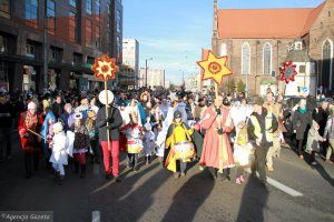 z15230348V,Wroclawski-orszak-przeszedl-z-Ostrowa-Tumskiego-na