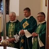 Przywitanie księdza Grzegorza Pazdro